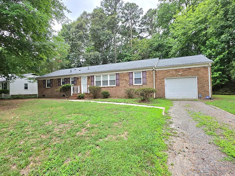 409 Rosewood Ln — Photo 1