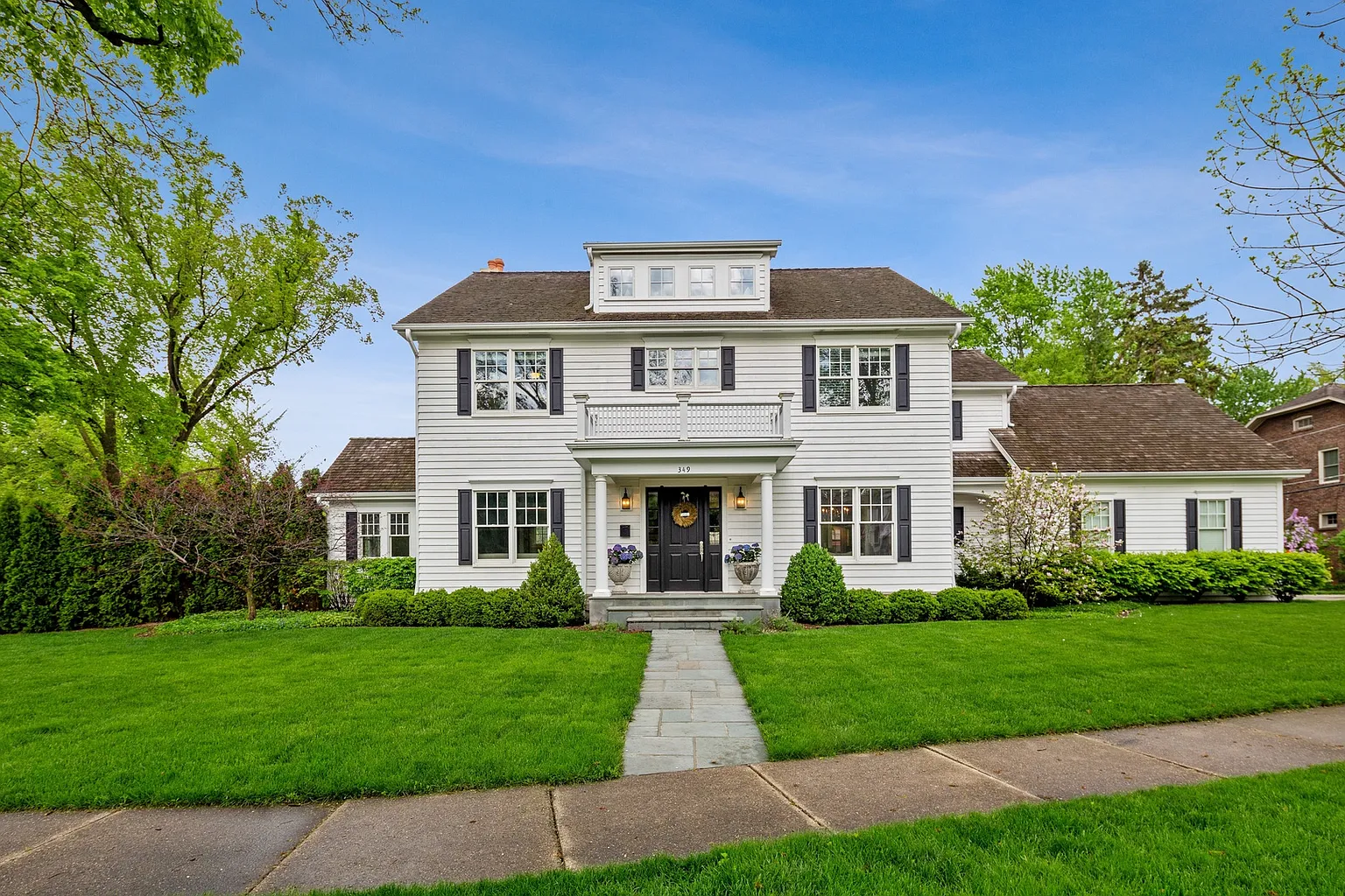 349 N Oak St photo 1