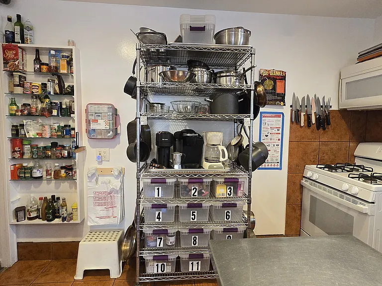 Greenfield Ave — Photo 14