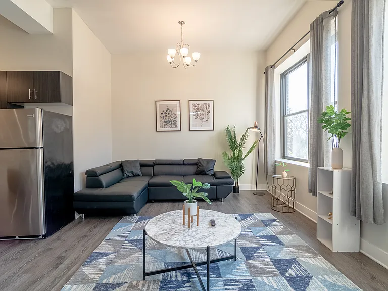 2112 S Michigan Ave #2 — Photo 2