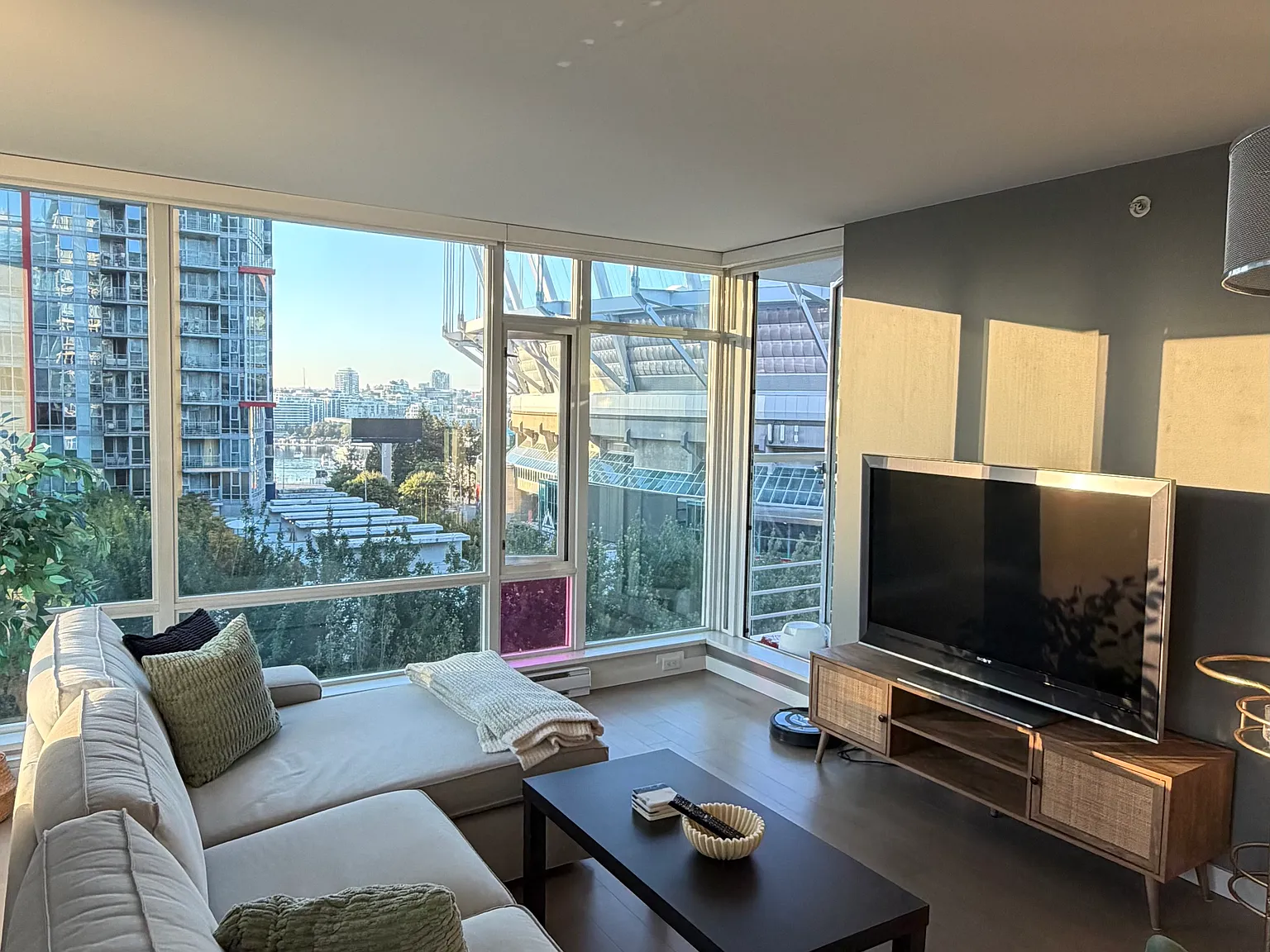 2 bed, $1,400 — Photo 3