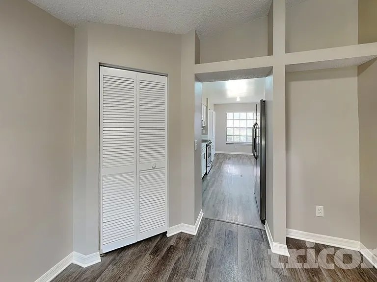 947 Sandywood Dr — Photo 3