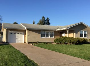 1724 W 37th St, Davenport, IA 52806