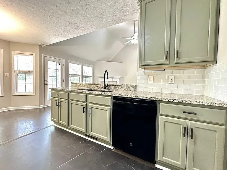 1641 Cedar Springs Cir — Photo 10