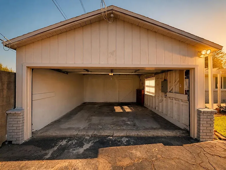 468 Jeffries Ave — Photo 6