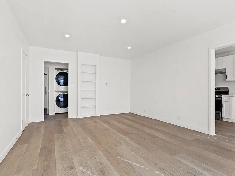 805 23rd St — Photo 3