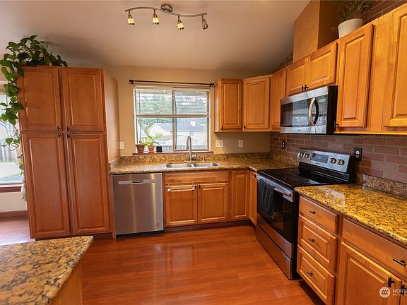 5th image of 1310 Limpkin Court SE