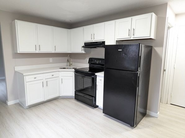19 Hart Cir APT 12