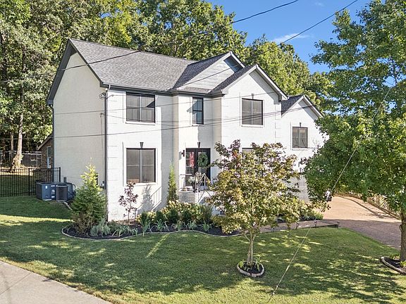 3rd image of 804 Bromley Ct