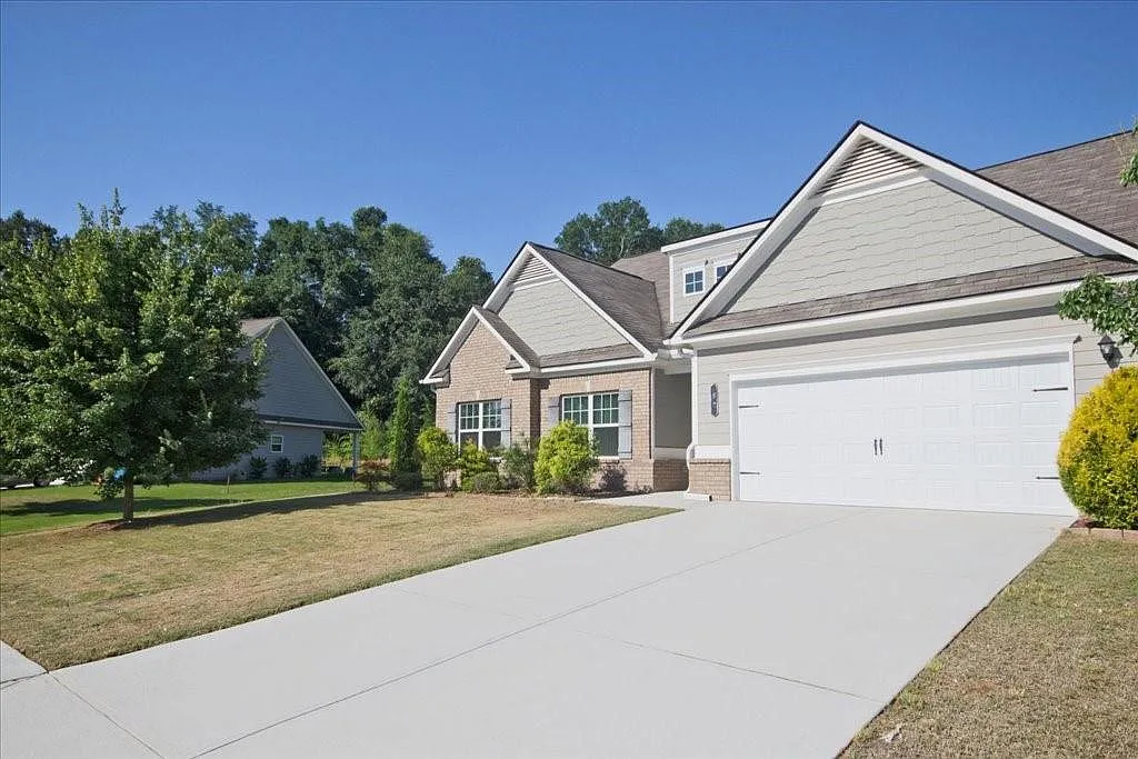 4 bed, 3.5 bath, 2412 sqft, $3,800 — Photo 2