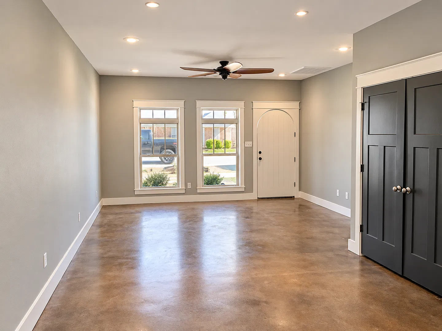 Super Cute 4br/2.5ba In The Heart Of Bryant!! — Photo 2