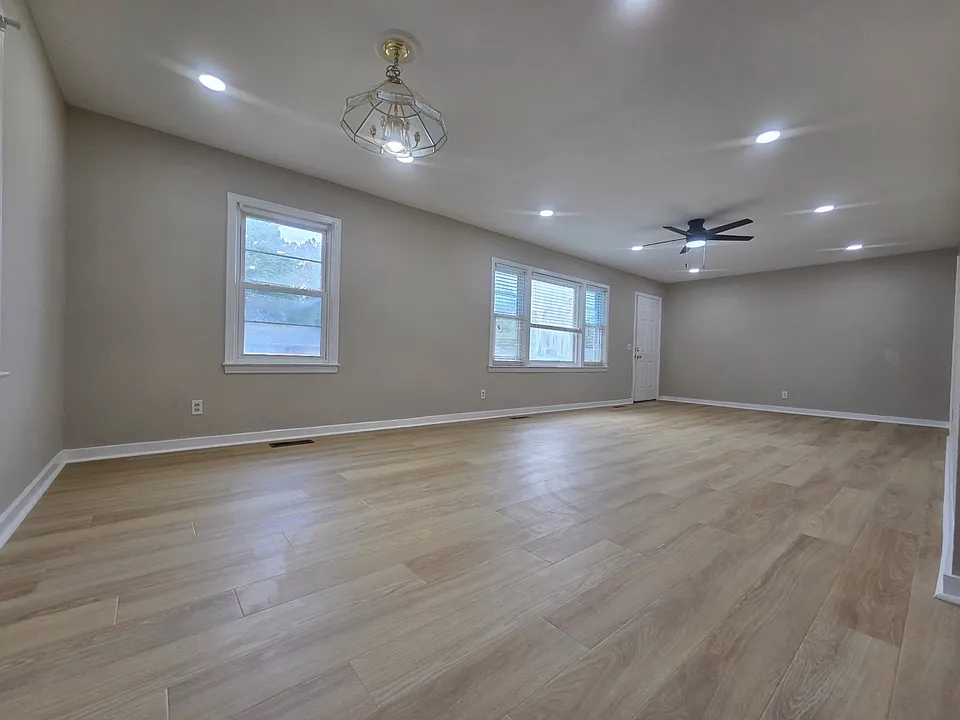 808 Sunny Ln