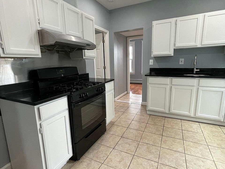 1st image of 9 Arlington Pl #1