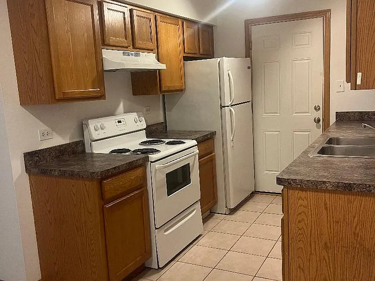 10526 Brooks Ln — Photo 2