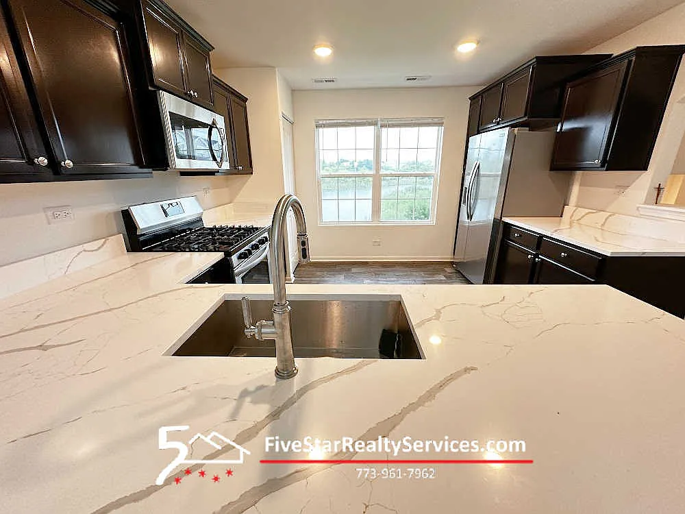 3 bed, 2.5 bath, 1756 sqft, $2,750 — Photo 2