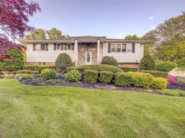 6 Shaker Court, East Northport, NY 11731