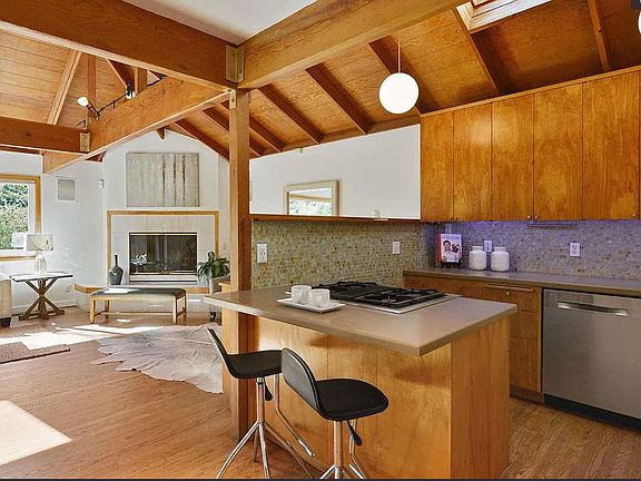 3rd image of 2259 Mastlands Dr