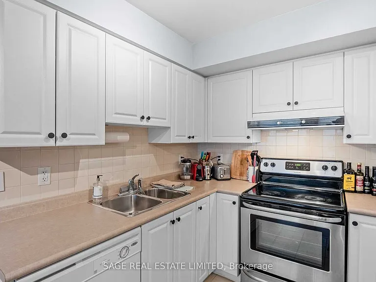230 King St E #504 — Photo 6