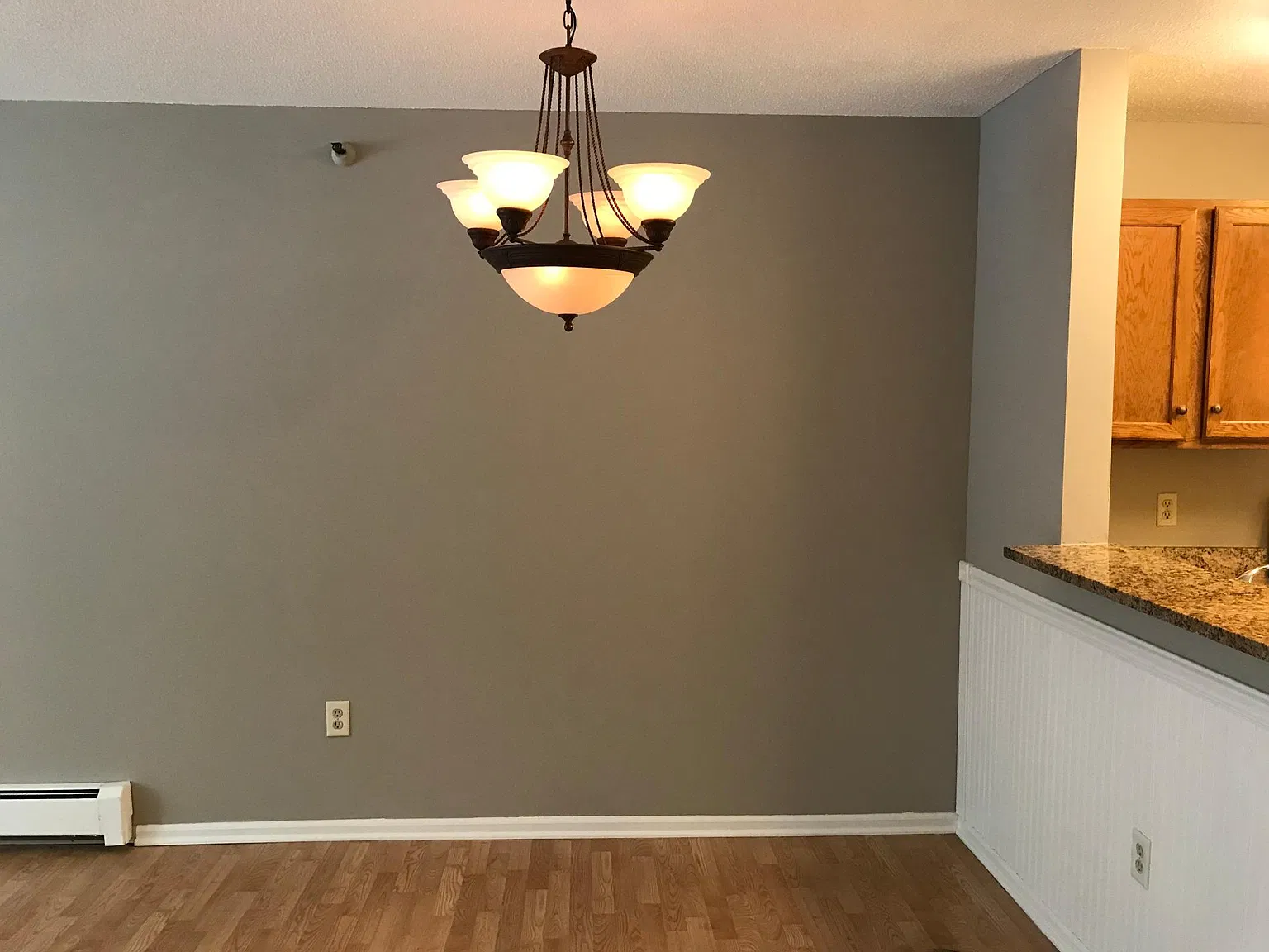 2 bed, 850 sqft, $1,800 — Photo 2