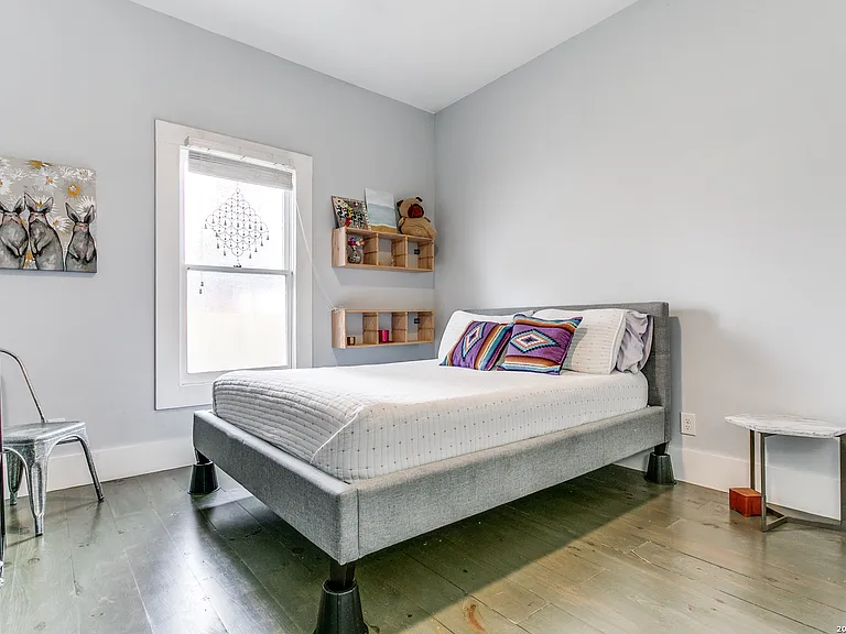 312 Burleson St — Photo 17