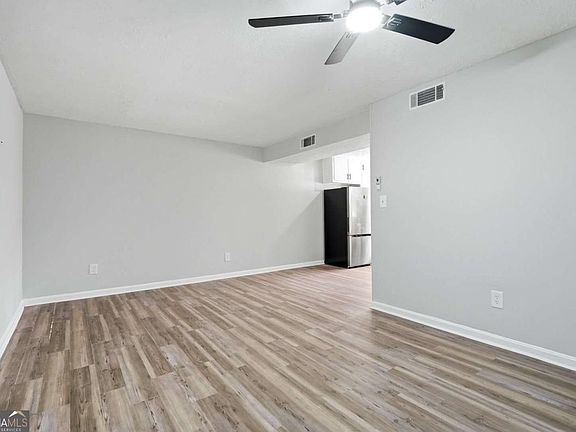 5th image of 1073 Heritage Dr