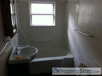 4th image of 4850 E 4th St