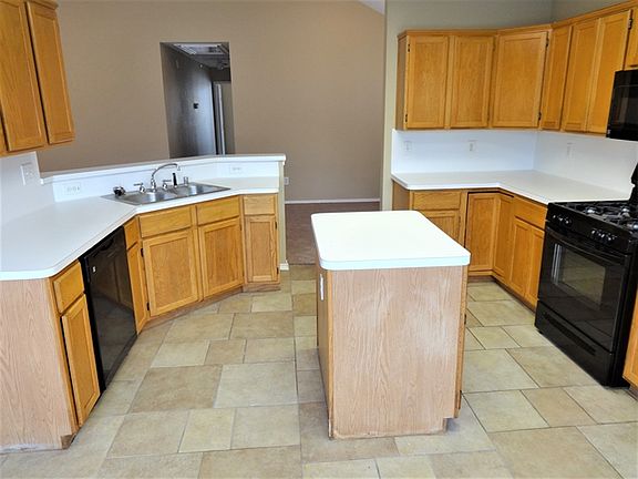 4th image of 312 Plantation Oak Ave