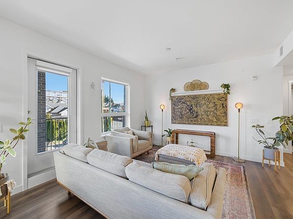 5th image of 645 Como Lake Ave #303