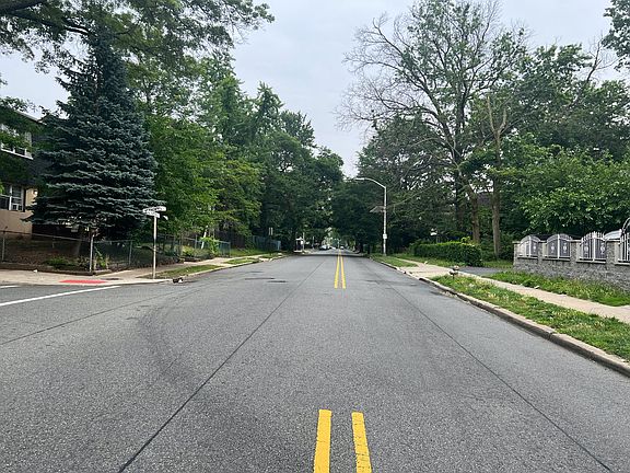 5th image of 247 No Grove St