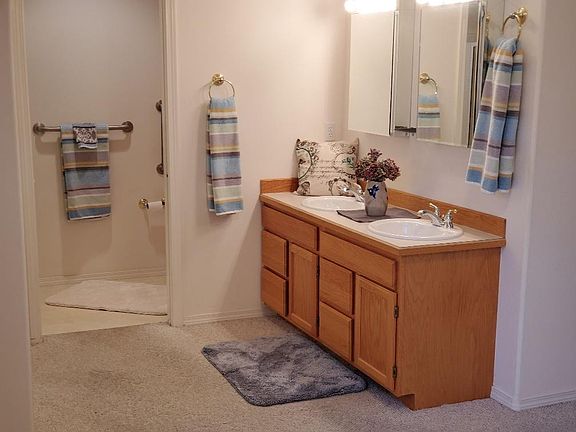 4th image of 403 Castlewood Pl