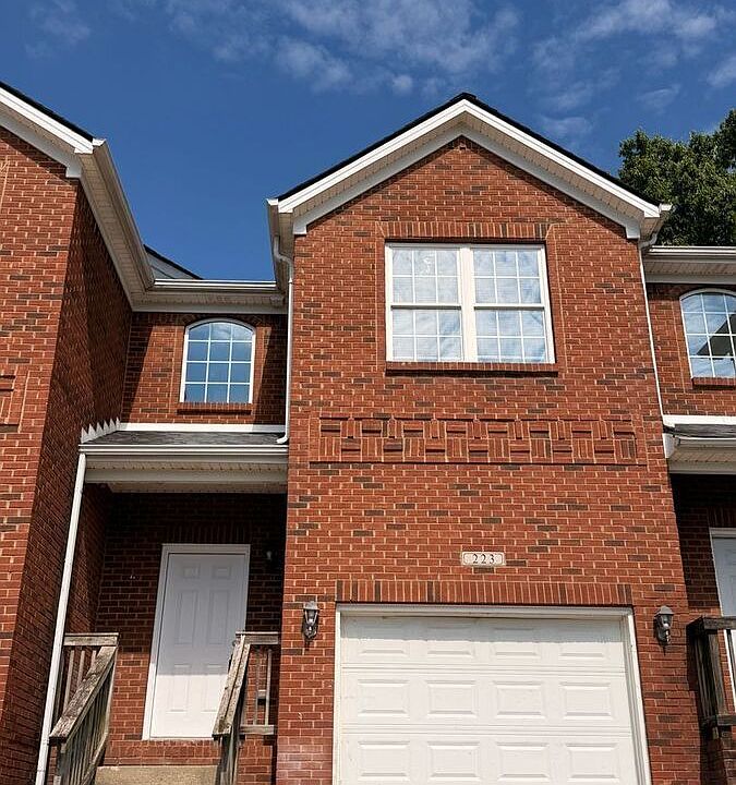 1st image of 223 Ridgewood Dr