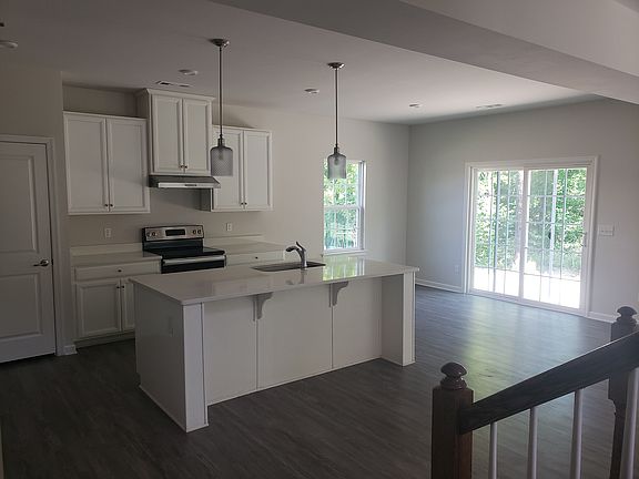 5th image of 912 Fancher Ln