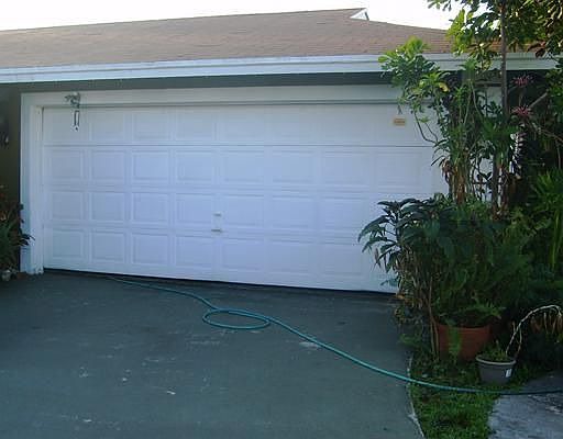 2nd image of 325 Las Palmas St