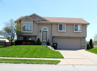 1701 Savannah Dr, Papillion, NE 68133