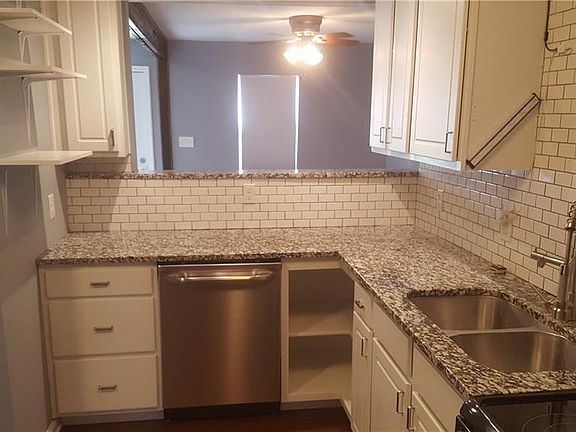 4th image of 1636 E Woodlawn Ave
