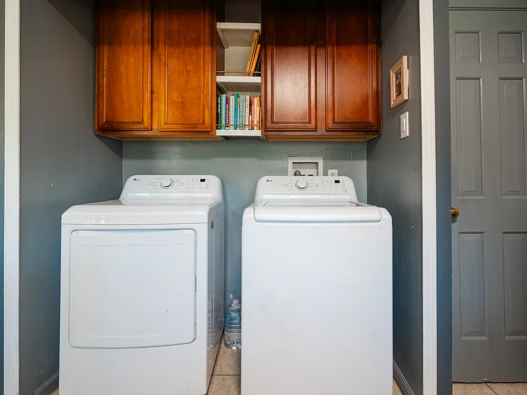 615 Olmstead Dr — Photo 6