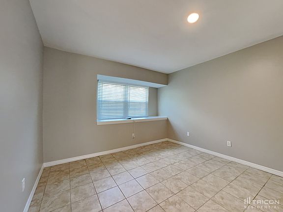 4th image of 408 Abbeywood Ln