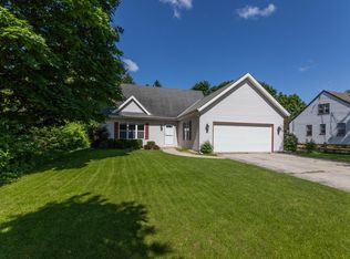1034 Guthrie Rd, Waukesha, WI 53186