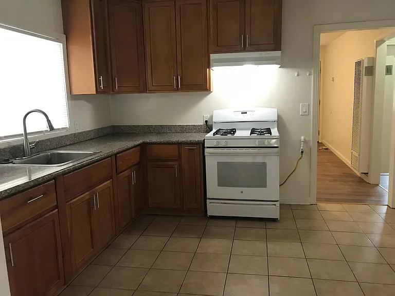 1309 Grand Ave — Photo 10