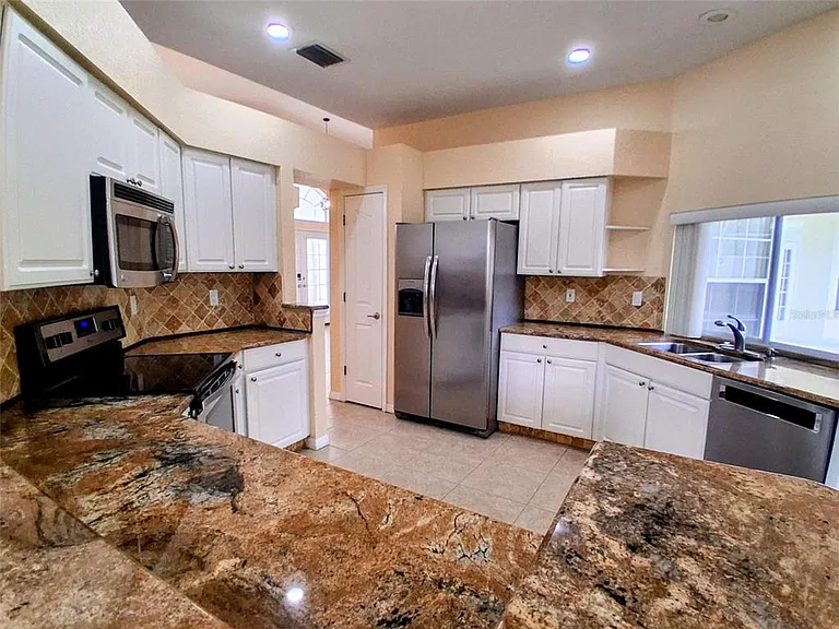 3392 Saint Ives Blvd — Photo 7