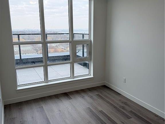 5th image of 461 Green Rd #1018