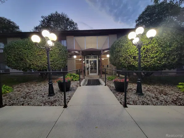 995 N Cass Lake Rd APT 128, Waterford, MI 48328