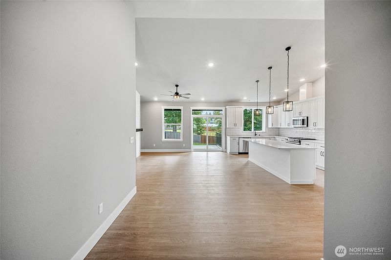 3rd image of 103 Sequoia Lane