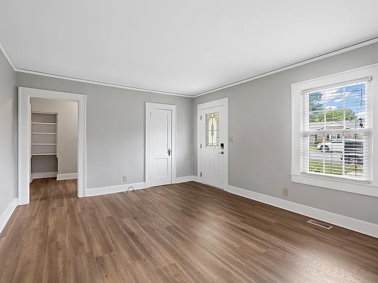 120 Woodale Dr — Photo 16