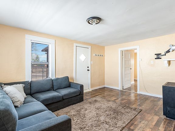 4th image of 704 Loring Ave