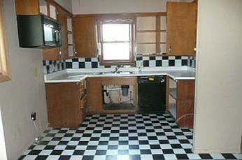 3rd image of 328 E Ave E