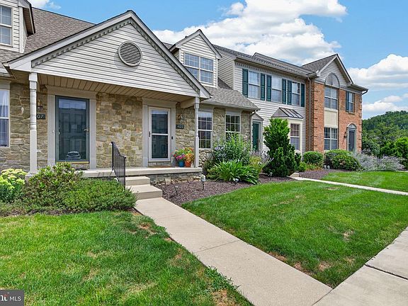 2nd image of 405 Cobblestone Ln
