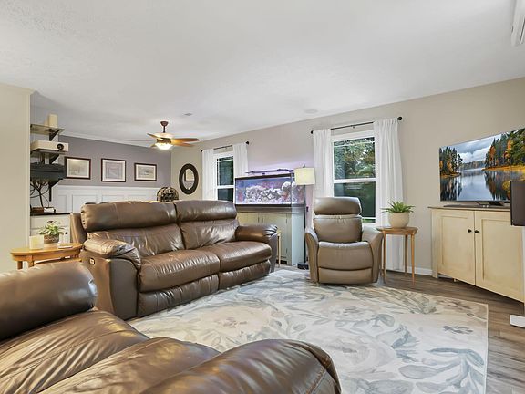 4th image of 934 Elm Ct