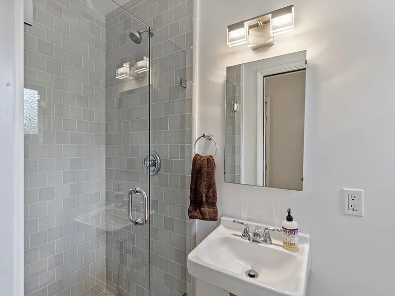 17537 Margate St #1 — Photo 6