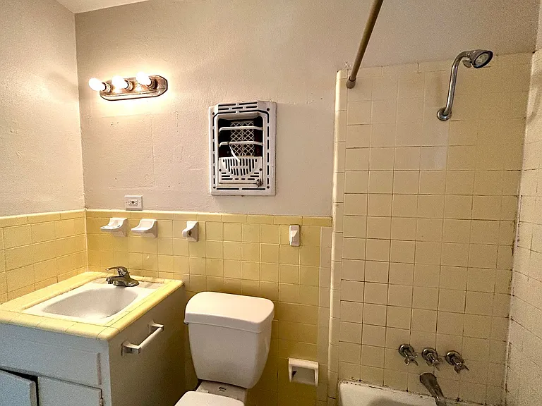 3304 Tom Green St #A — Photo 20